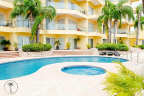 Spacious Apartment with Pool Facing the Ocean in Mazatlán - Marina